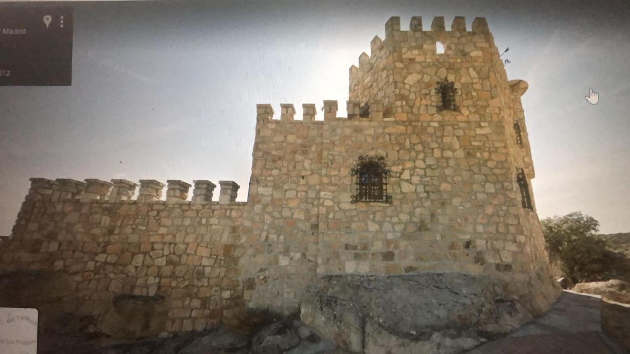 Magnifico Castillo Privado, Elevado En La Roca La Cabrera Exterior photo